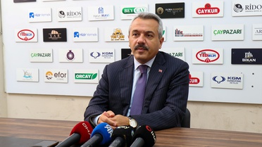 Rize Valisi Baydaş, heyelanlarla mücadelede köklü ağaç dikimini gündeme getirdi