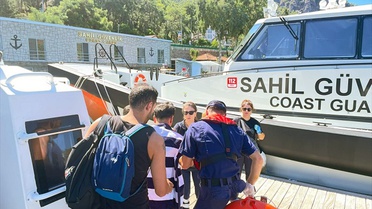 Muğla Fethiye'de teknelerde yaralanan 2 kişi Sahil Güvenlik botuyla karaya çıkarıldı
