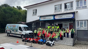Samsun Alaçam'da jandarma, mobil araçla öğrencilere trafik güvenliğini anlattı