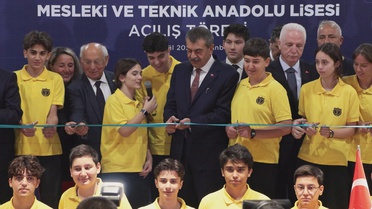 Bakan Tekin'e göre ortaokulu bitiren 100 öğrencinin 45'i meslek lisesine gitti