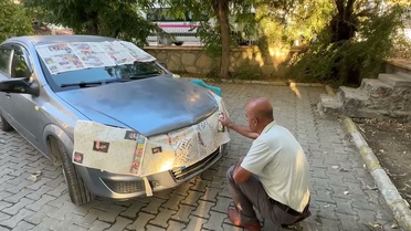 Van'da emekli Yörük, 15 bin liralık boya ücretini karşılayamayınca aracını kendi boyadı