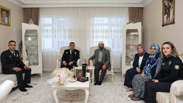 'Vatandaşlarımızla iletişimimizi daima karşılıklı güven ve saygı üzerine kuracağız'