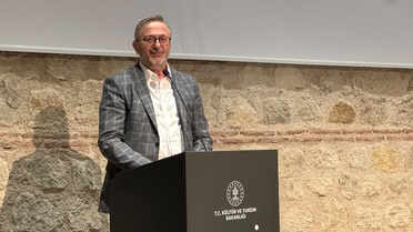 Şiir ve Edebiyat Festivali Rami Kütüphanesi'nde açıldı, onur ödülü Ayvazoğlu'na verildi