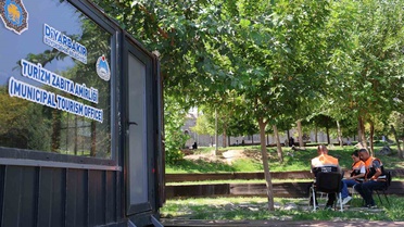 ABD'de kruvazörde çalışan Karaman, Diyarbakır'da İngilizce ve Almanca tarih anlatıyor