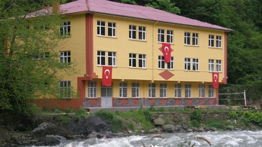 Adem Sazkaya, 1993 mezunu olduğu Çamlıhemşin'deki lisenin müdürlüğüne atandı