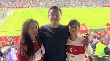 AK Partili Hatipoğlu, Milli Takım'ın Fransa'ya 1-0 yenildiği maçı tribünden izledi