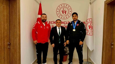Bilecik Gençlik ve Spor İl Müdürü Demir, Avrupa şampiyonu Zaloğlu'nu tebrik etti