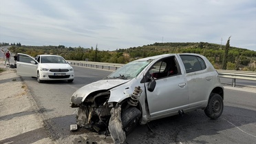 Aydın Söke'de otomobil istasyonun duvarına çarpıp devrildi, 3 kişi yaralandı