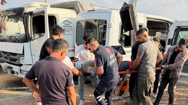 Batman TPAO Bulvarı'nda servis minibüsü ile kamyon çarpıştı, 6 kişi yaralandı