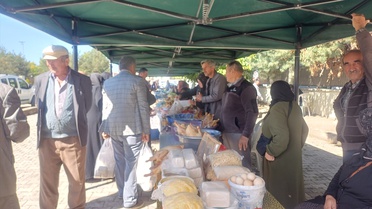 Bolu Dörtdivan'da Hayvan ve Emtia Panayırı'nda esnaf ve satıcılar tezgah açtı