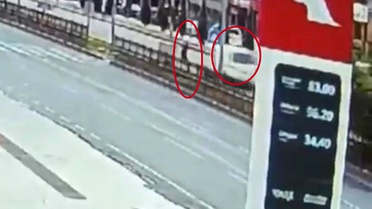 Diyarbakır'da yaya geçidinde son anda geri çekilen şahıs ölümden döndü
