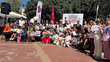 Etkinlikte uzmanlar çocuklara sağlıklı beslen, su iç, hareketli kal mesajı verdi