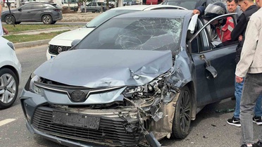 Düzce D655 Karayolu'nda motosiklet ve otomobil çarpıştı, 2'si ağır 3 kişi yaralandı
