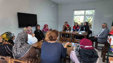 Düzce Tarım Müdürlüğü, Doğanlı'da üreticilere kahverengi kokarca mücadelesini anlattı
