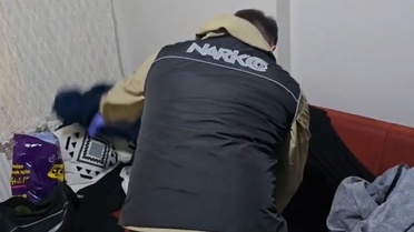 Edirne'de narkotik ekipler 2 adrese operasyon düzenledi, 650 gram skunk ele geçirildi