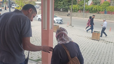 Elazığ'da dilenci denetiminde çok sayıda kişi yakalandı, bahaneler dikkat çekti