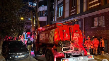 Esenler'de boşaltılan 4 katlı binanın çatısındaki yangında ölen ya da yaralanan olmadı