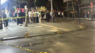 Esenler'de bıçakla polise yönelen şüpheli silahla vuruldu, bir bekçi hafif yaralandı