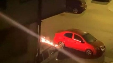 Esenyurt'ta oto galeri önünde araç kundaklandı, 10 milyon TL haraç istendiği iddia edildi