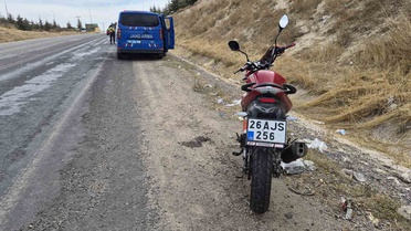 Eskişehir'de tekeri kilitlenen motosikletten düşen sürücü hastaneye kaldırıldı