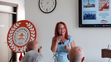 Muğla Fethiye'de Alzheimer seminerinde Sevnaz Şahin hasta yakınlarına öneriler sundu