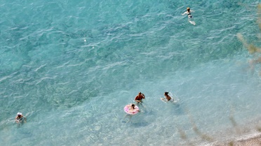 Fethiye'de deniz suyu 28 derece ölçüldü, sahillerde yoğunluk oluştu