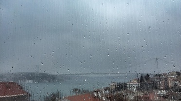 İstanbul Valiliği'nden pazar akşamı çok kuvvetli yağış ve fırtına uyarısı geldi