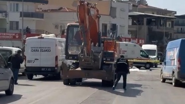 İzmir Menderes'te iş makinesi 85 yaşındaki yayaya çarptı, yaya yaşamını yitirdi