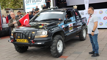 Ünye'de Karadeniz Off-Road Kupası'nın 2. ayak seremonisinde 12 araç gösteri sundu