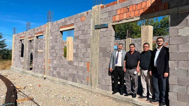 Kütahya Hisarcık'ta İlçe Müftüsü Demirci, taziye evi inşaatında inceleme yaptı
