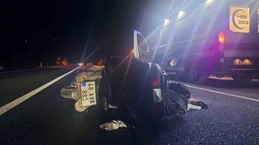 Muğla Menteşe'de motosiklet kazasında 1 kişi yaralandı, telefon ışığıyla önlem alındı