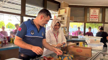 Mersin Tarsus'ta okul kantinlerinde tarihi geçmiş ürünler toplatılıp imha edildi