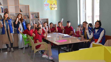 Minik öğrencilerin yeni eğitim yılı sevincine ortak oldular
