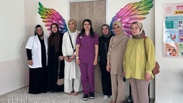 Sağlıklı Hayat Merkezi'nde ebeler anne adayları ve yakınlarına doğum eğitimi verdi