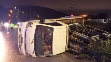 Samsun Atakum'da kamyonetle çarpışan otomobildeki 4 yaralı hastaneye kaldırıldı.