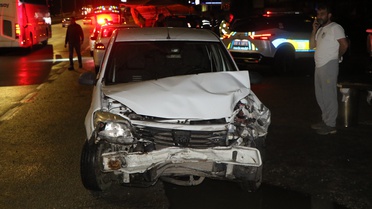 Samsun Atakum'da otomobilin virajda kamyonete çarpması sonucu 4 kişi yaralandı