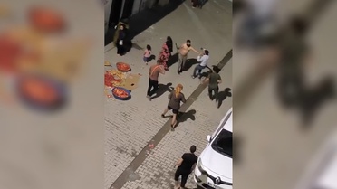 Şanlıurfa'da iki grup arasındaki kavgada 2 kişi yaralandı, olay kamerada