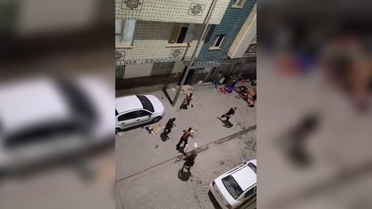 Sokağı savaş alanına çevirdiler: 2 kişi yaralandı