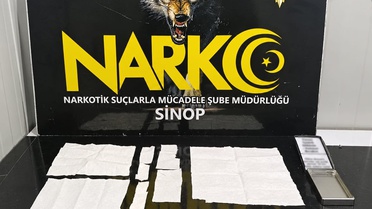 Narkotik ekipleri Sinop'ta 3 bin 877 kullanımlık madde ele geçirdi, 2 şüpheli tutuklandı
