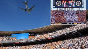 Trump'tan uçak şovu! Air Force One stadyumu böyle selamladı
