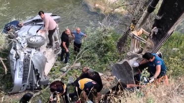 Tunceli-Erzincan yolunda takla atan araçta 5 kişi yaralandı, 2'si ağır