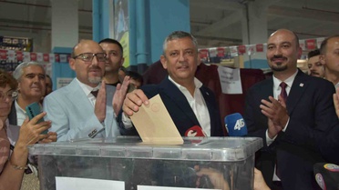 YENİ Parti Yunusemre İlçe Başkanlığı ön seçiminde Özgür Özel oy kullandı