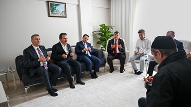 Adalet Bakanı Gürlek'ten, Sultanbeyli'de şehit ailesine ziyaret