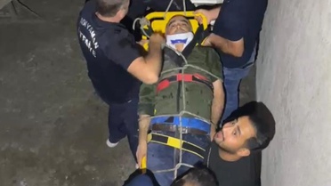 Adıyaman'da merdiven boşluğuna düşen 63 yaşındaki inşaat bekçisi hastaneye kaldırıldı