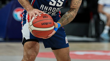 Anadolu Efes, Beşiktaş'ı 95-81 yenerken Dario Saric 16 sayıyla en skorer oldu