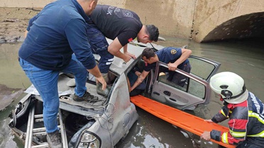 Aydın Karacasu'da otomobil sulama kanalına uçtu, 2 yaralı hastaneye kaldırıldı