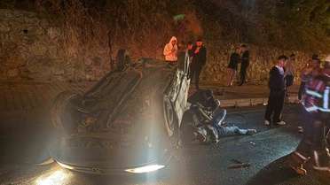 Aydın Kuşadası'nda takla atan otomobildeki 2 kişi hastaneye kaldırıldı