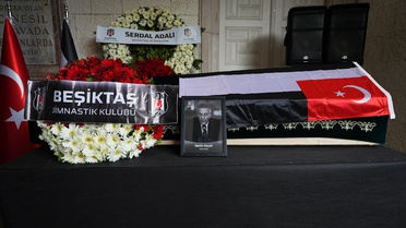 Beşiktaş'ın 77 yaşındaki eski yöneticisi Metin Keçeli için cenaze töreni düzenlendi