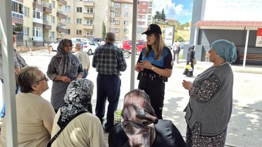 Bilecik'te polis, 36 vatandaşı dolandırıcılık ve güvenlik konusunda bilgilendirdi
