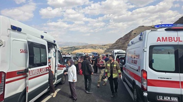 Bingöl-Erzurum yolunda Çobantaşı köyü mevkisinde araçlar çarpıştı, 6 kişi yaralandı